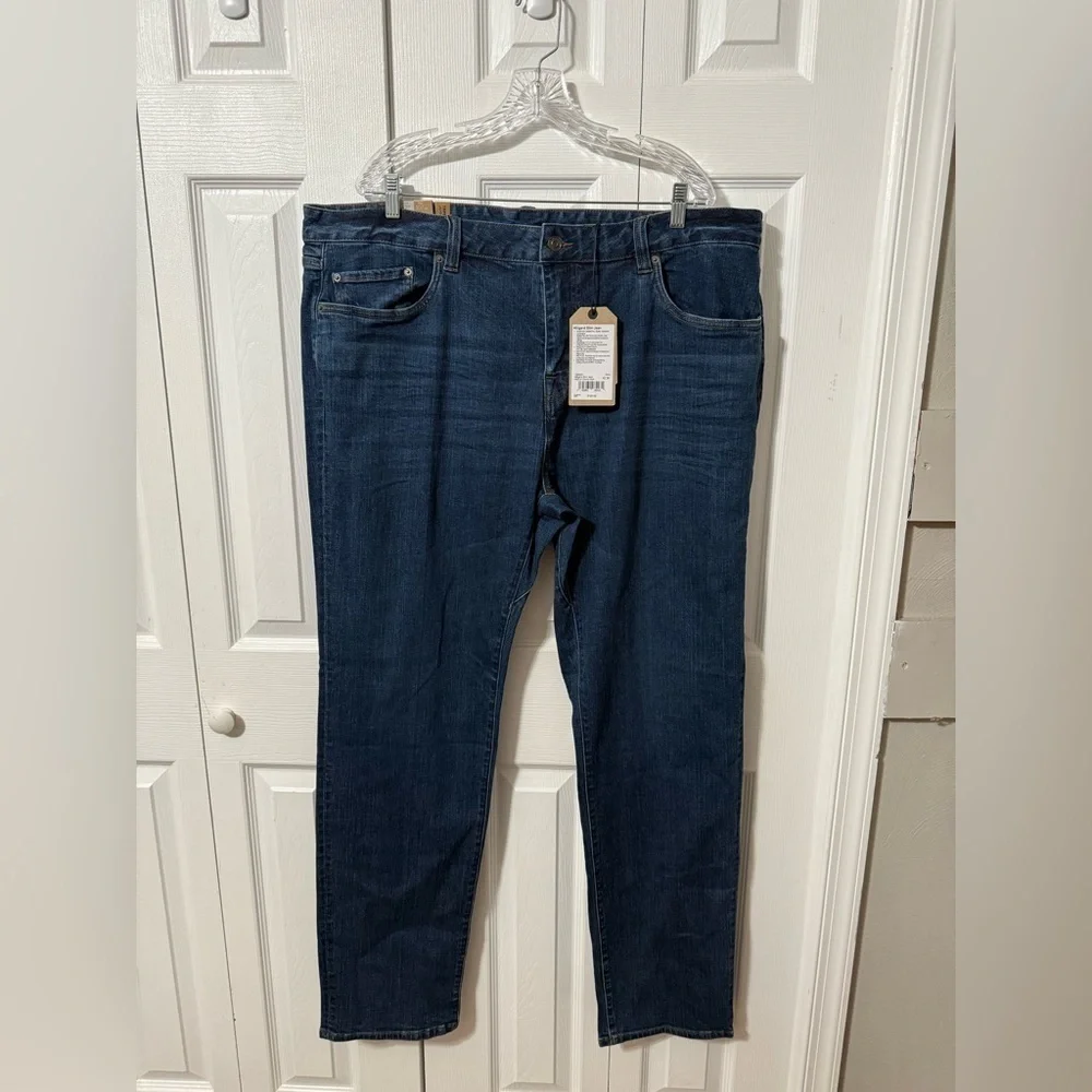 Prana Men's NWT Medium Wash Tapered Leg Hillgard Slim Jean